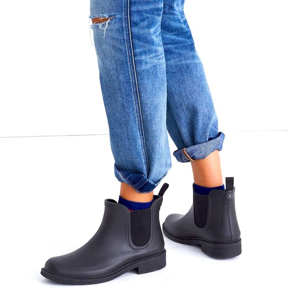 Madewell - The Chelsea Black Round Toe Pull On Rain Ankle Boots Size 7 - Picture 1 of 13